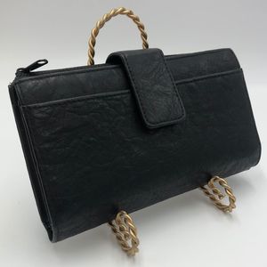 New Classics Design wallet, black, with multiple pockets to stay organized